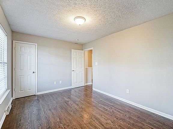 5th image of 99 Old Tavern Cir