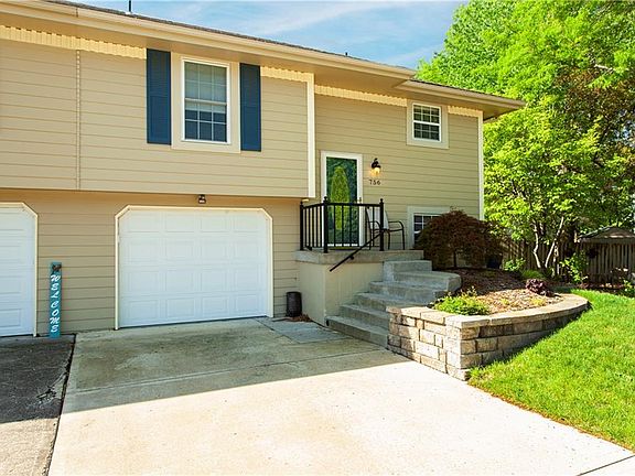 3rd image of 756 SE Claremont Ct