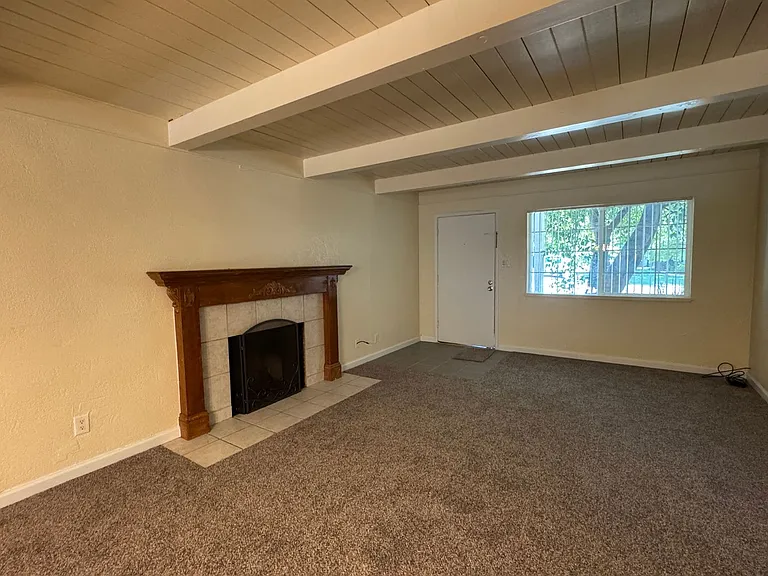 6542 Leesburg Pl — Photo 4