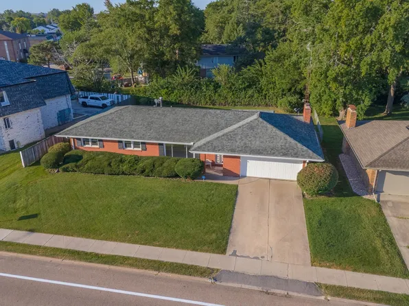 121 S Regency Dr, Bloomington, IL 61701