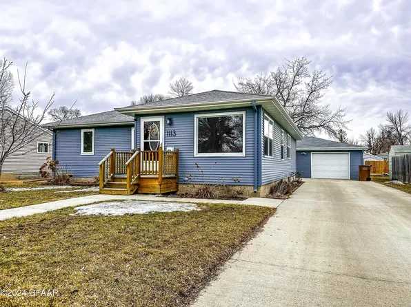 1113 18th St NW, East Grand Forks, MN 56721