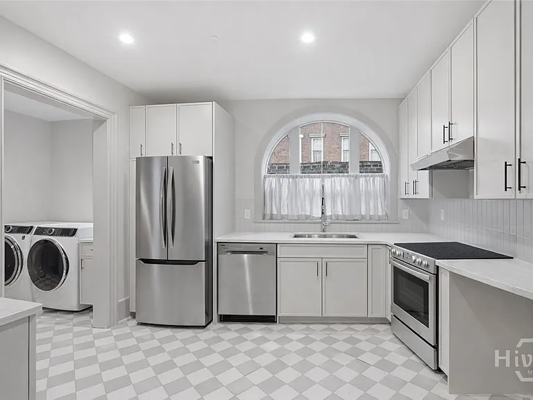 E McDonough St — Photo 20