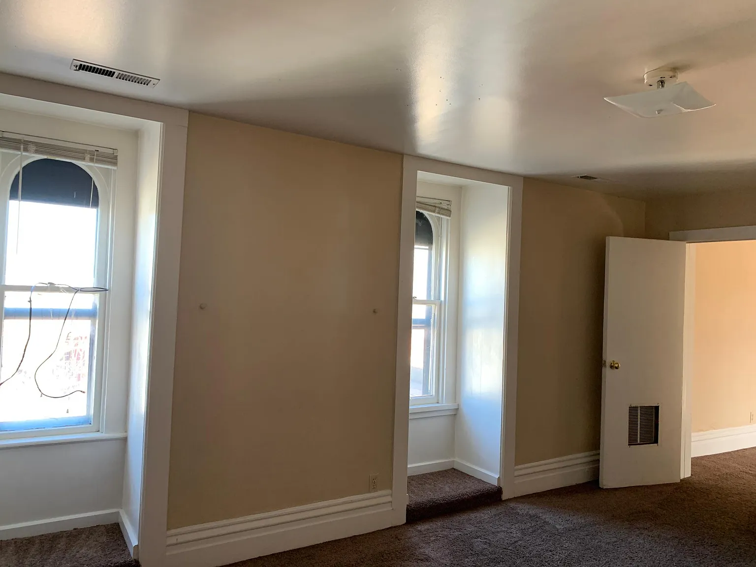 327 SE 2nd St — Photo 3