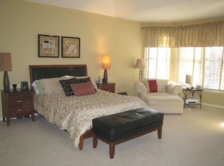 8615 Shoe Overlook Dr, Fishers, IN 46038