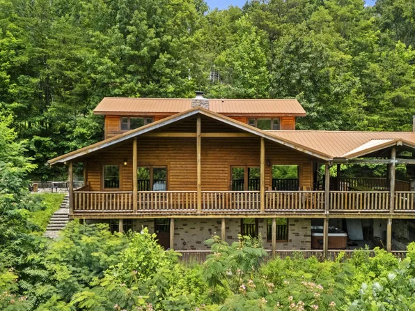 4750 Townsend Dr, Gatlinburg, TN 37738