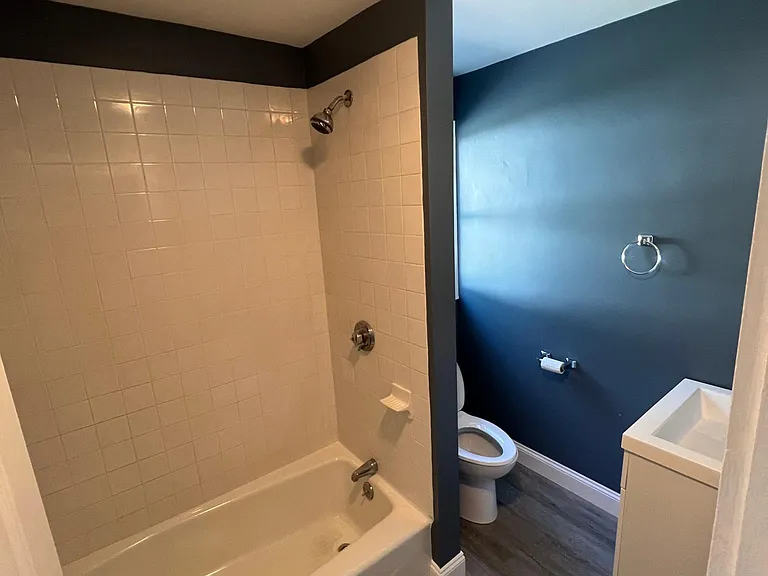 528 Reed Rd #F — Photo 12