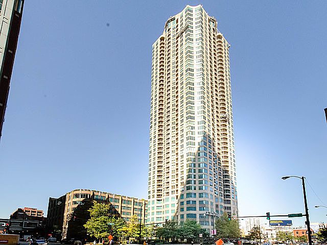 1st image of 400 N La Salle Dr APT 2204