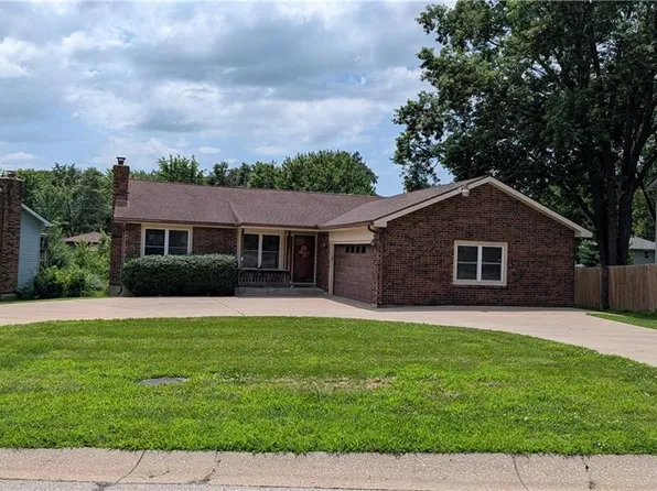 120 Ferncliff St, Lansing, KS 66043