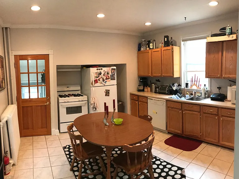 2728 Colfax Ave S — Photo 4