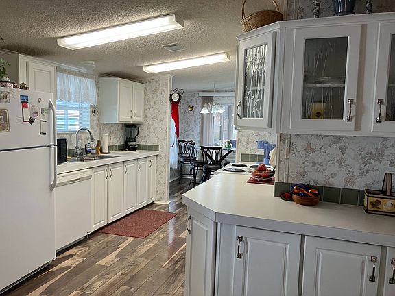 5th image of 429 Caymen Dr