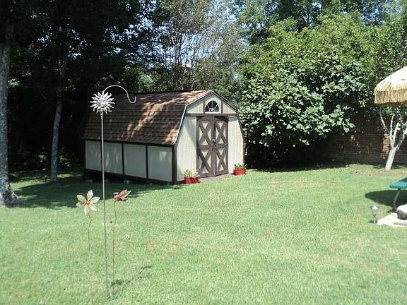 5th image of 1425 Debby Ave