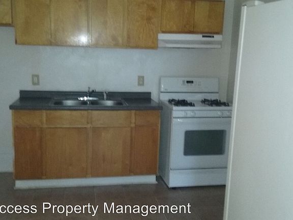 2nd image of 1033 Crawford Pkwy #1