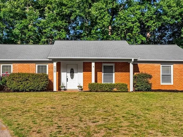 1928 Middlewood Ct, High Point, NC 27265