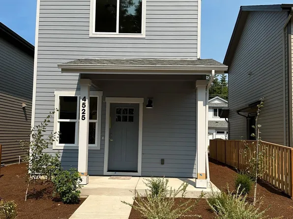 4525 SE Fleming St, South Beach, OR 97366