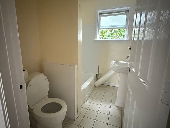 4th image of 53 Johnson St