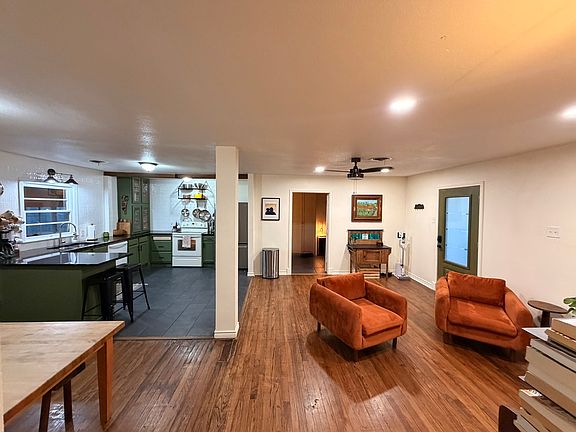 5th image of 2628 Cravens Rd