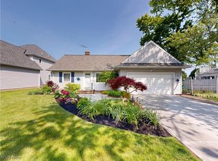 29207 Cresthaven Dr, Eastlake, OH 44095