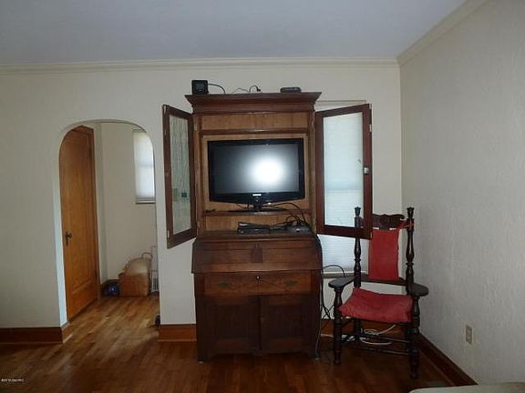 4th image of 305 W Electric Ct