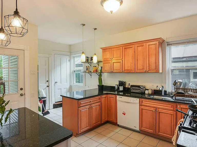 13 Sachem St #2A — Photo 2