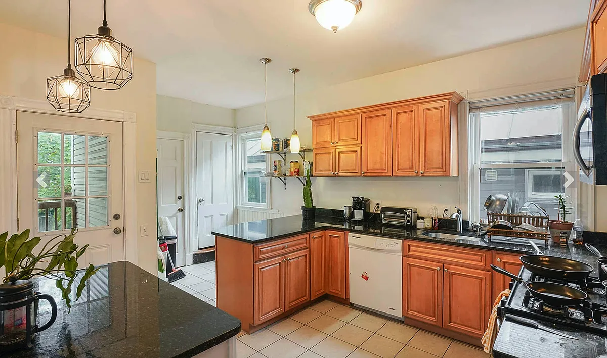 Building Photo - 13 Sachem St #2A