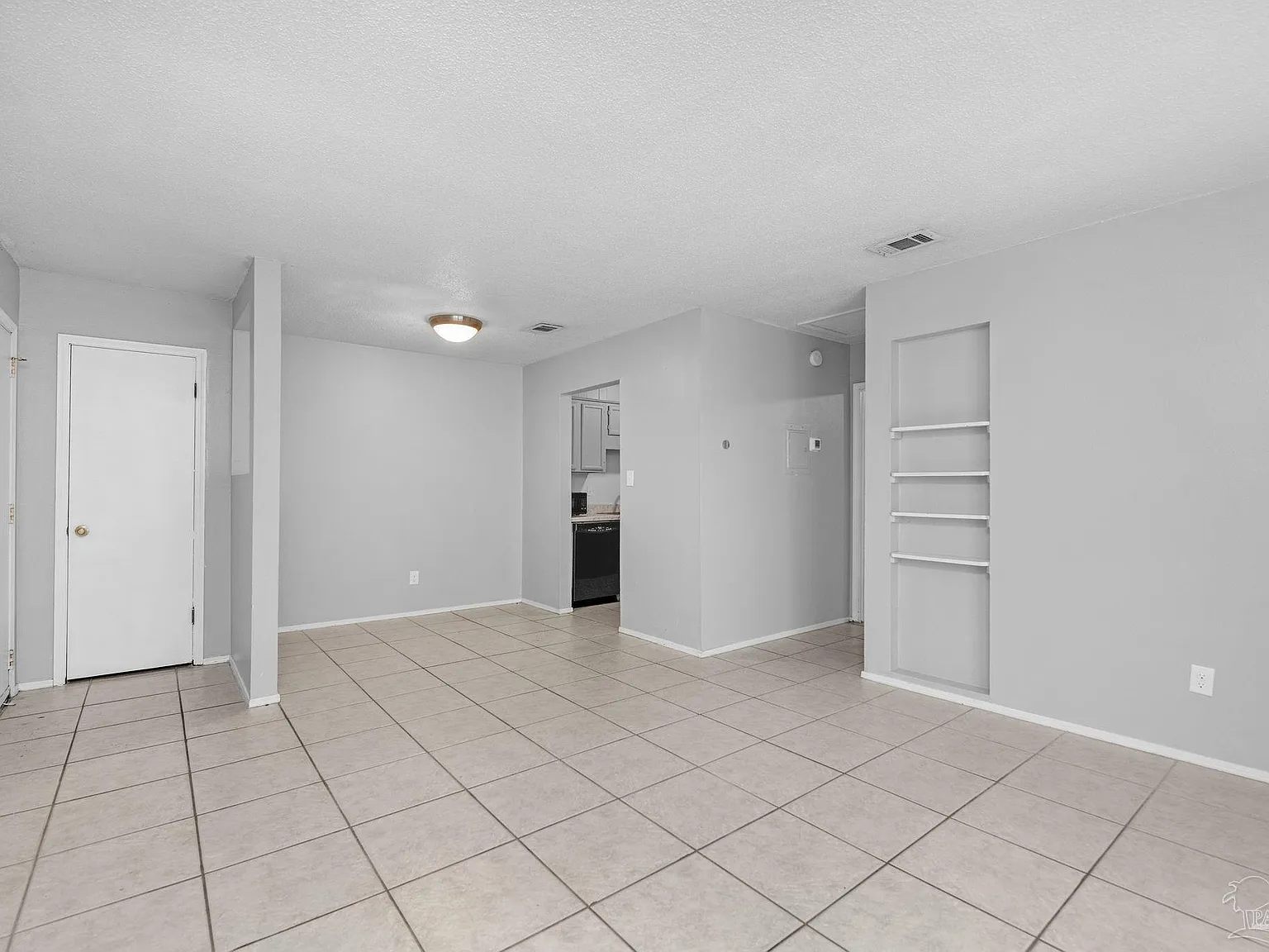 1 bed, 690 sqft, $1,200 — Photo 2