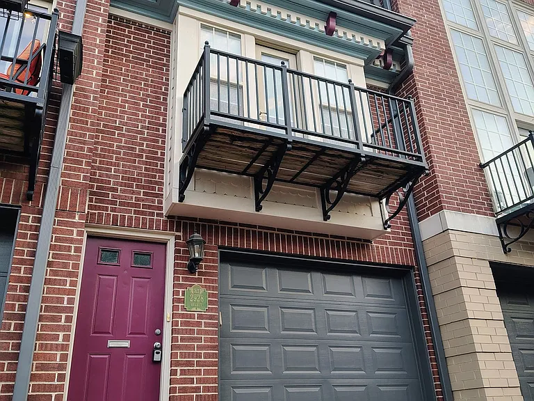 2928 Walnut St — Photo 1