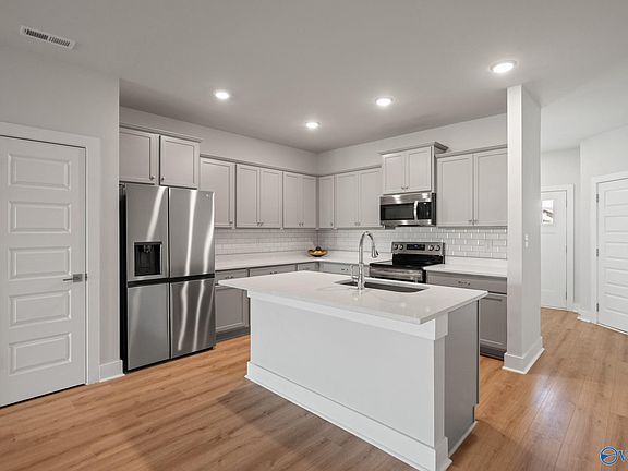 5th image of 125 Clift Farm Dr