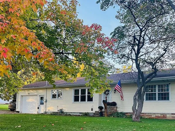 302 SW 7th St, Galva, IL 61434