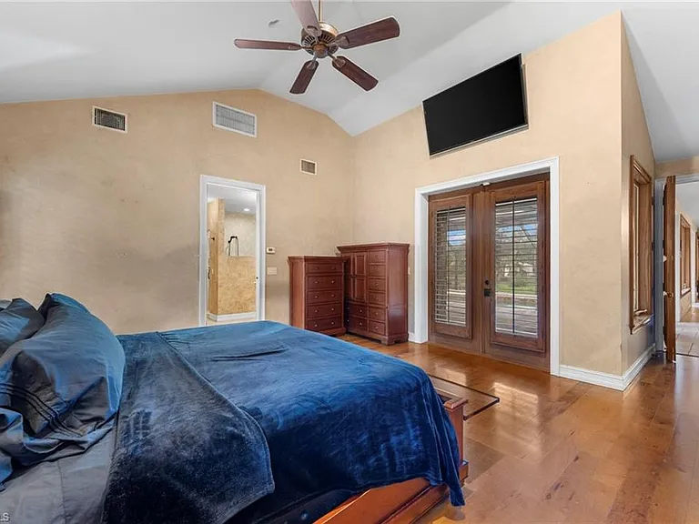 840 Jung Blvd W — Photo 20