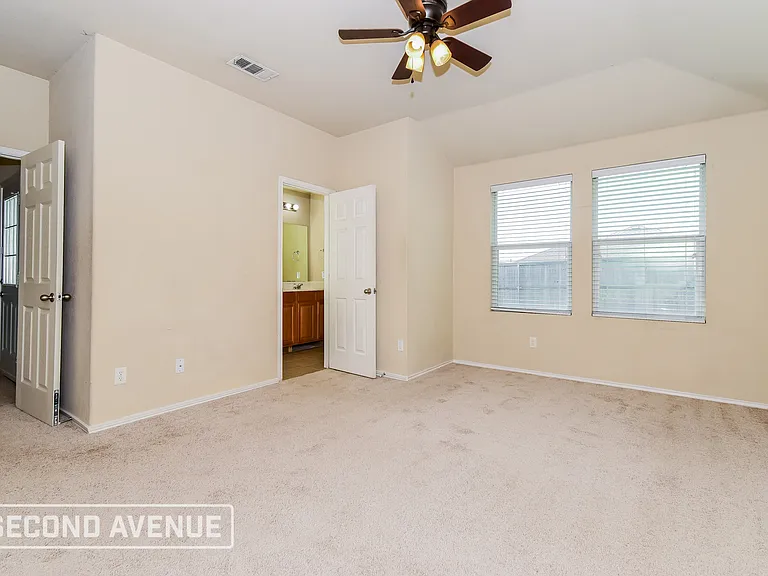 436 Grant Ln — Photo 13