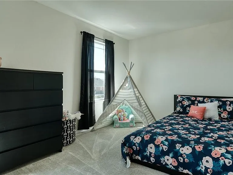 521 Bradford Ln — Photo 53