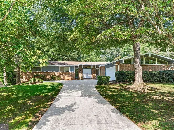 423 Rock Meadow Dr, Stone Mountain, GA 30088