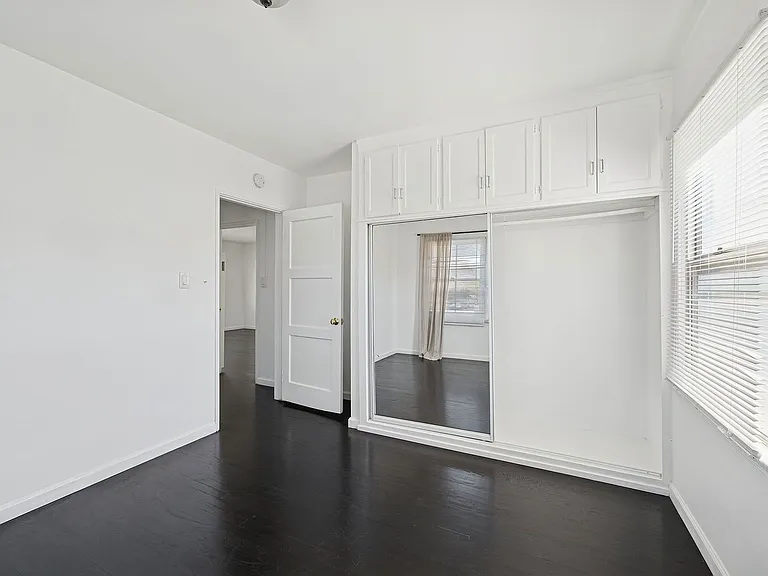2032A Delaware Ave — Photo 12