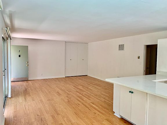 5th image of 11722 Darlington Ave APT 2
