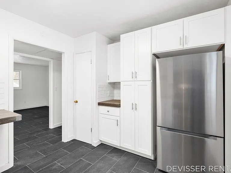 1297 32nd St #D3 — Photo 4