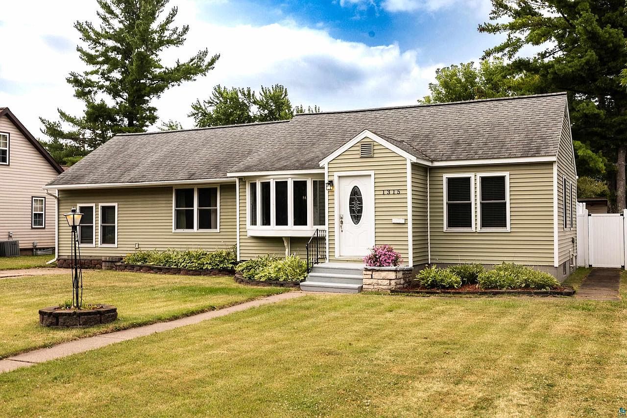 1315 9th Ave W, Ashland, WI 54806 | Zillow