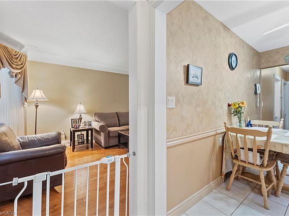5th image of 193 Huxley Ave S