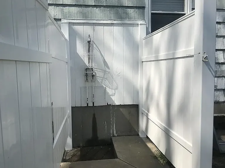 41 Burbank Ave — Photo 18