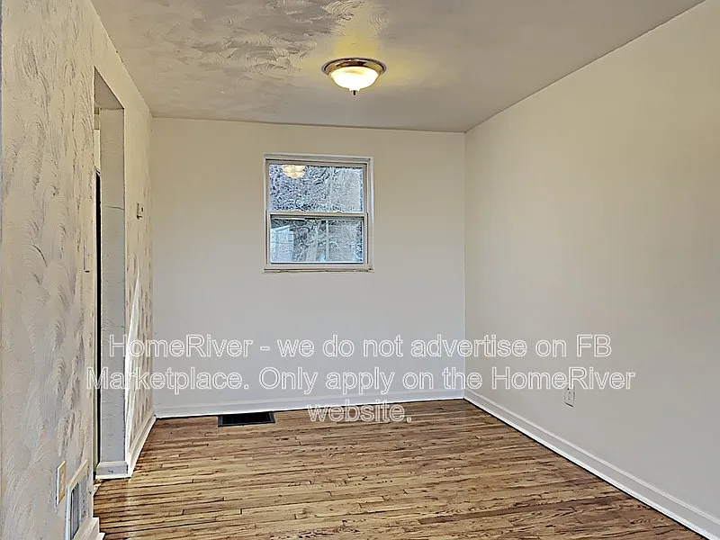 2 bed, 1.0 bath, $1,300 — Photo 4