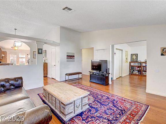 4th image of 609 Jonathan Glen Way