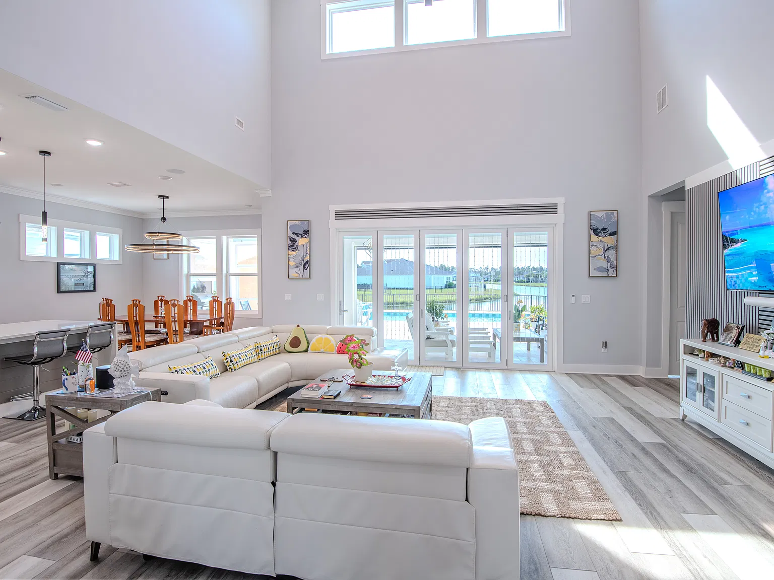 5 bed, 3382 sqft, $9,500 — Photo 4