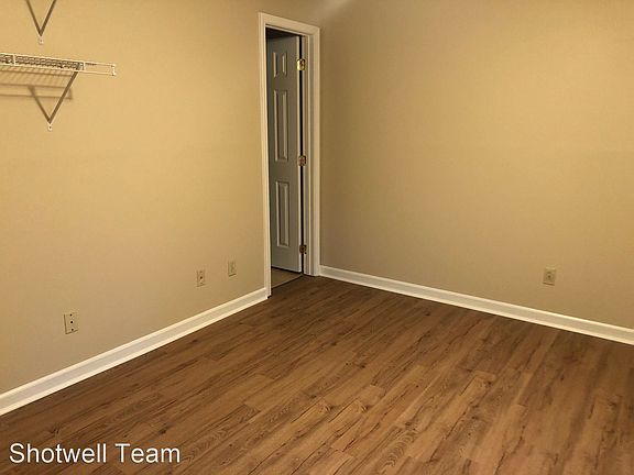 5th image of 1435 Schoolcraft Way