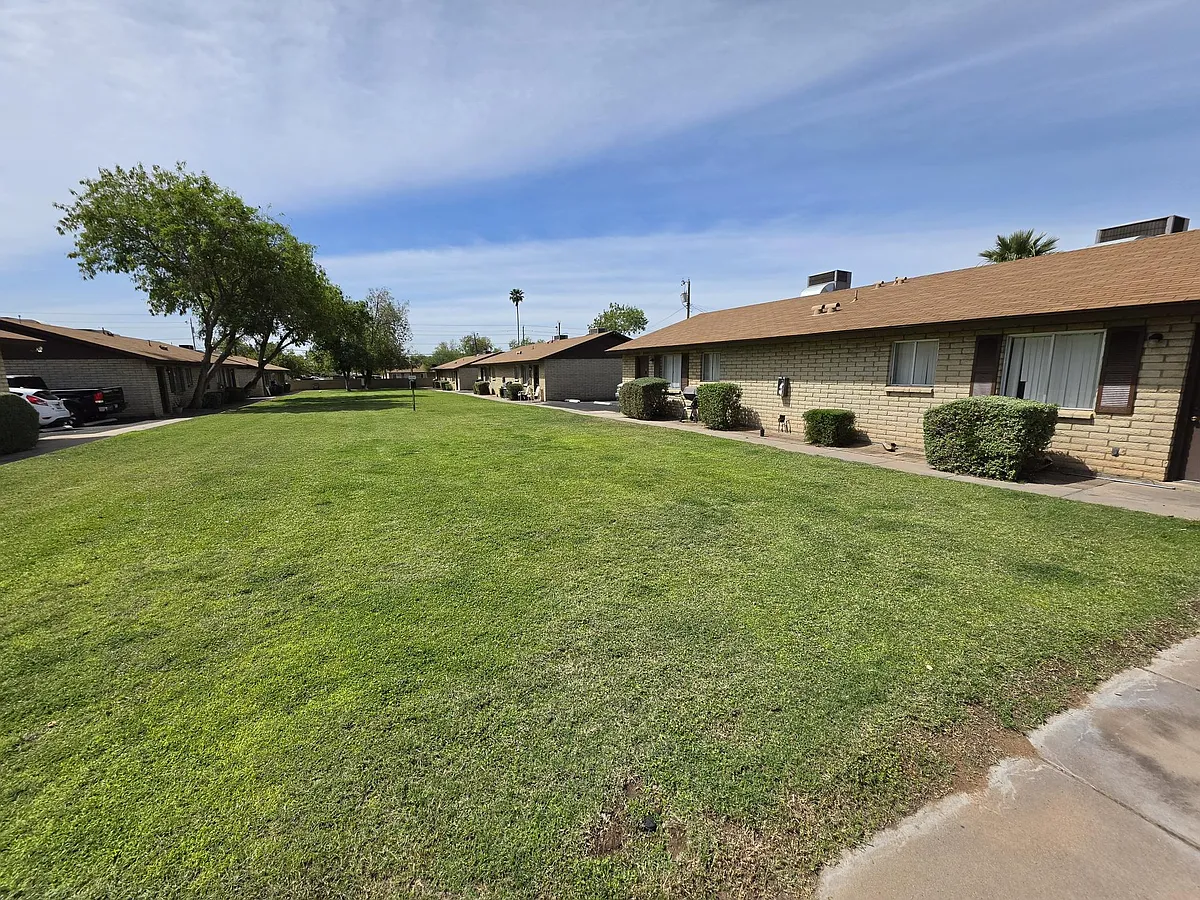 Building Photo - 11045 N 17th Ave #2-D