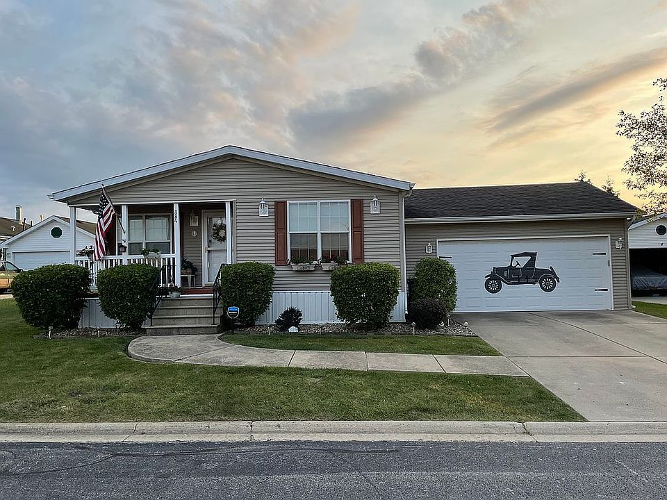 1st image of 884 Holly Dr