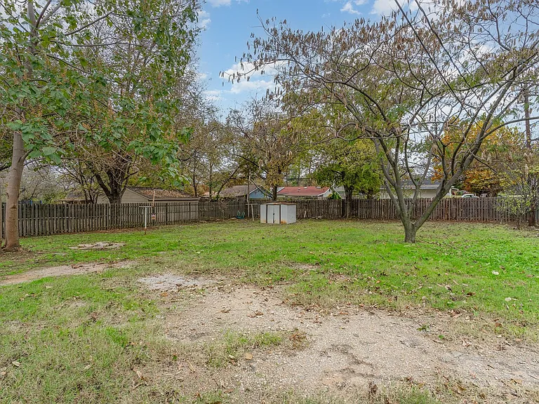 700 Broadway Ave — Photo 17