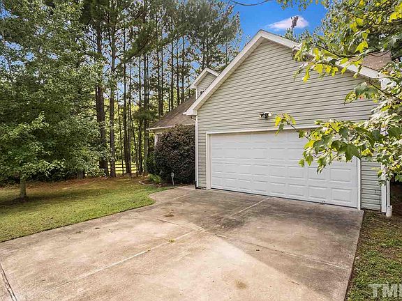 3rd image of 2501 Dovetail Dr