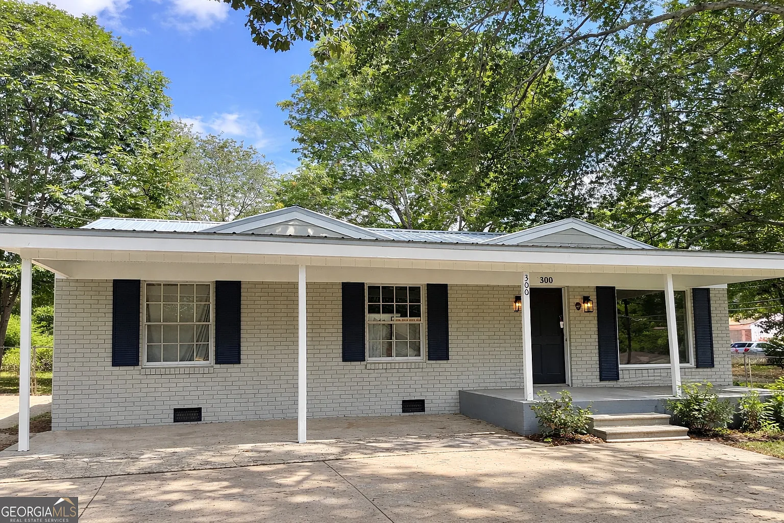 4 bed, 1.0 bath, 1050 sqft, $1,850 — Photo 1