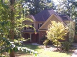 2562 Lake Shore Dr, College Park, GA 30337