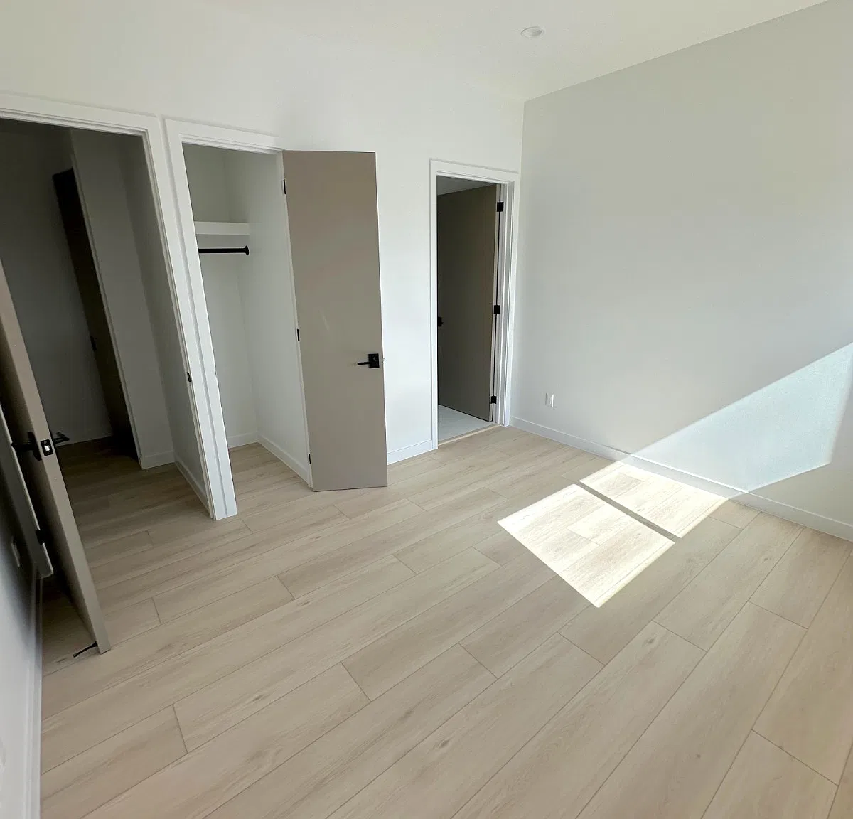 4 bed, 1915 sqft, $4,200 — Photo 4