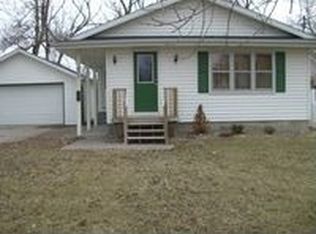 907 3rd St SW, Waseca, MN 56093